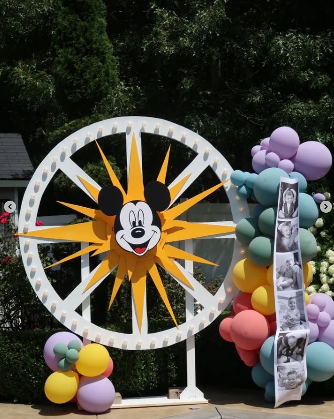 6Ft Animated Light Up Mickey Ferris Wheel Prop